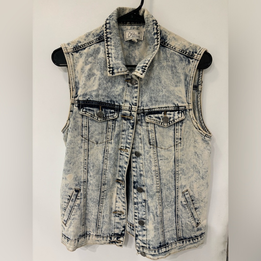 ChiQle Light Wash Distressed Denim Vest, Size Medium